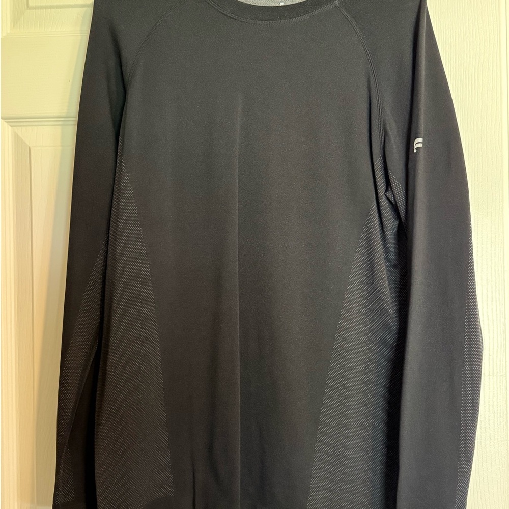NEW Fabletics Black Long Sleeve Athletic Tee – Men’s Medium
